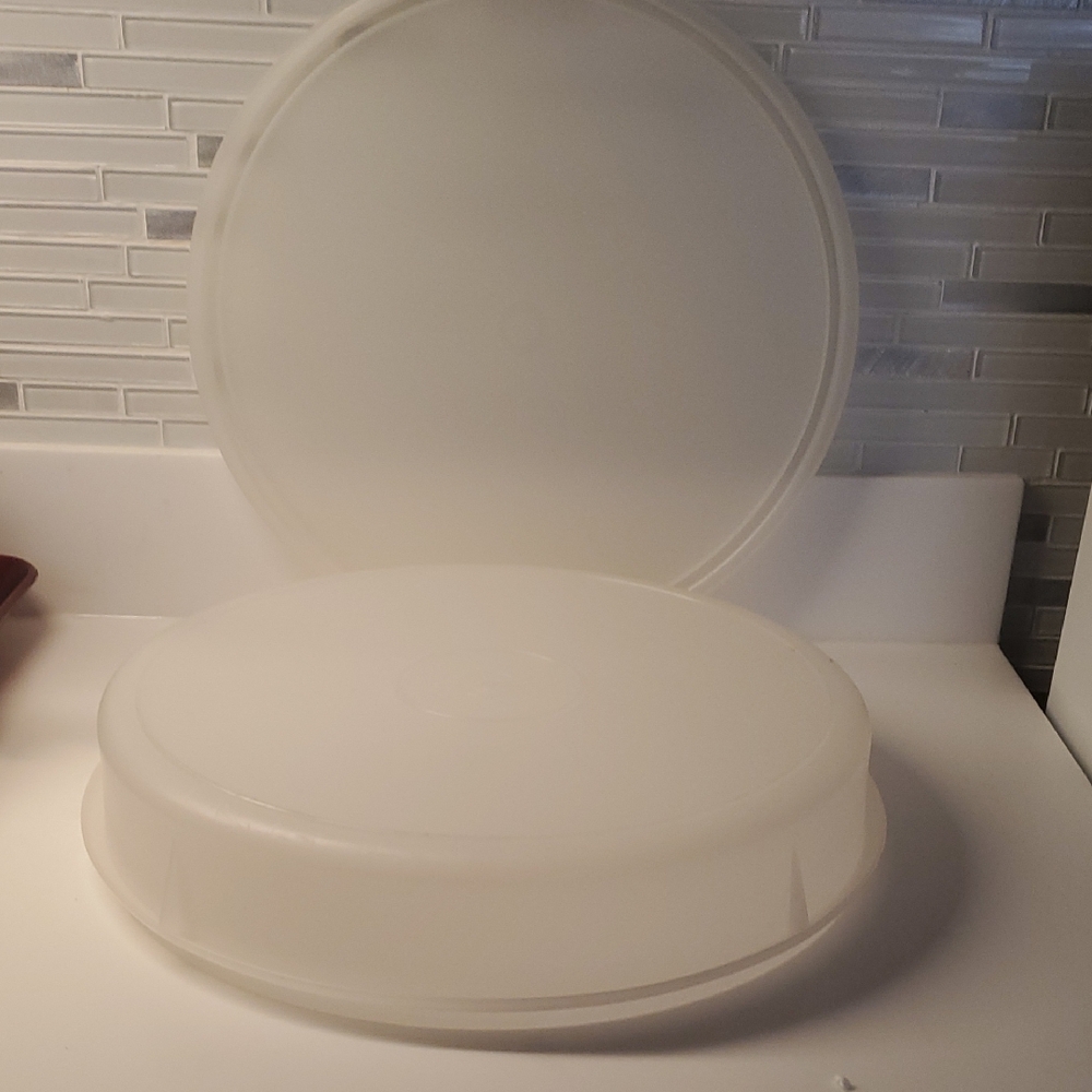 Vintage Tupperware White Cupcakes Carrier 12in With Lid.